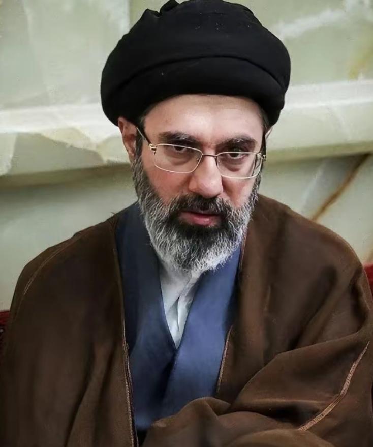 伊朗反手给了美以最狠的一刀！

4月12日，伊朗警方突然发布通报。全国17个省份