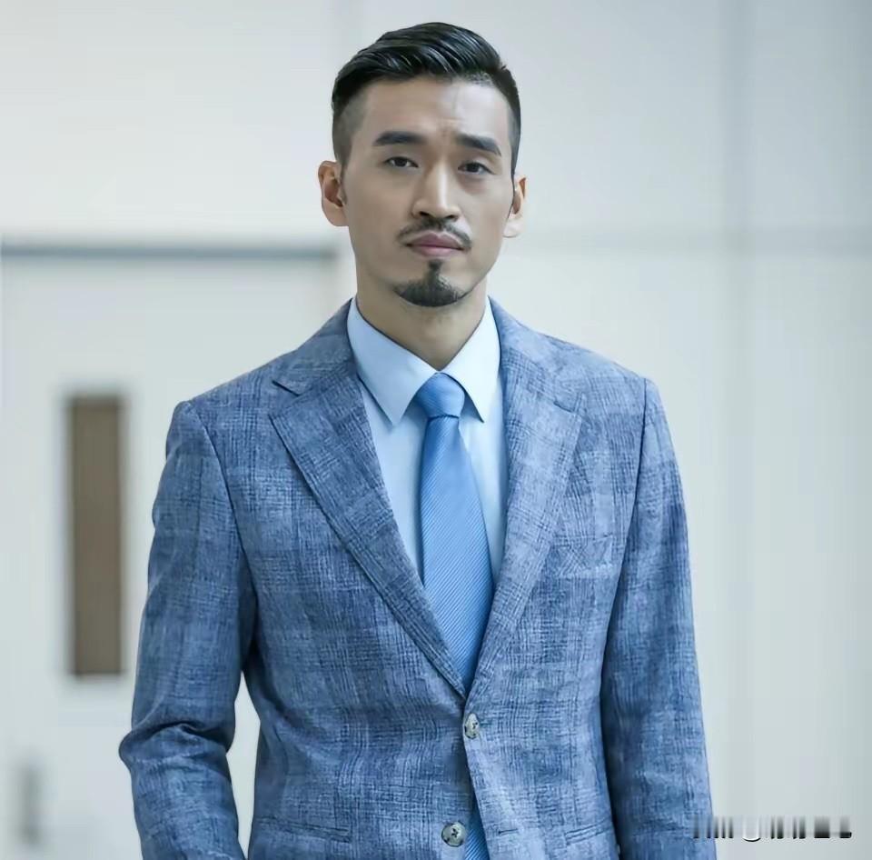 拍《我的前半生》时，白光这个角色没人愿意演。导演说:“那就让副导演上吧，反正他是