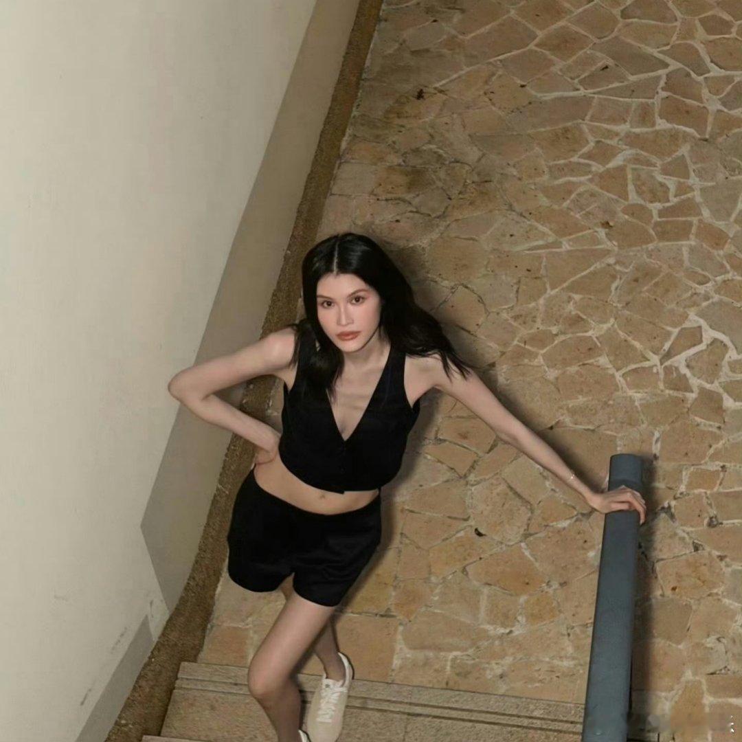 何穗妊娠纹科普一下热点科普 保湿油、身体乳作用是改善皮肤干燥、轻微舒缓，只能降低