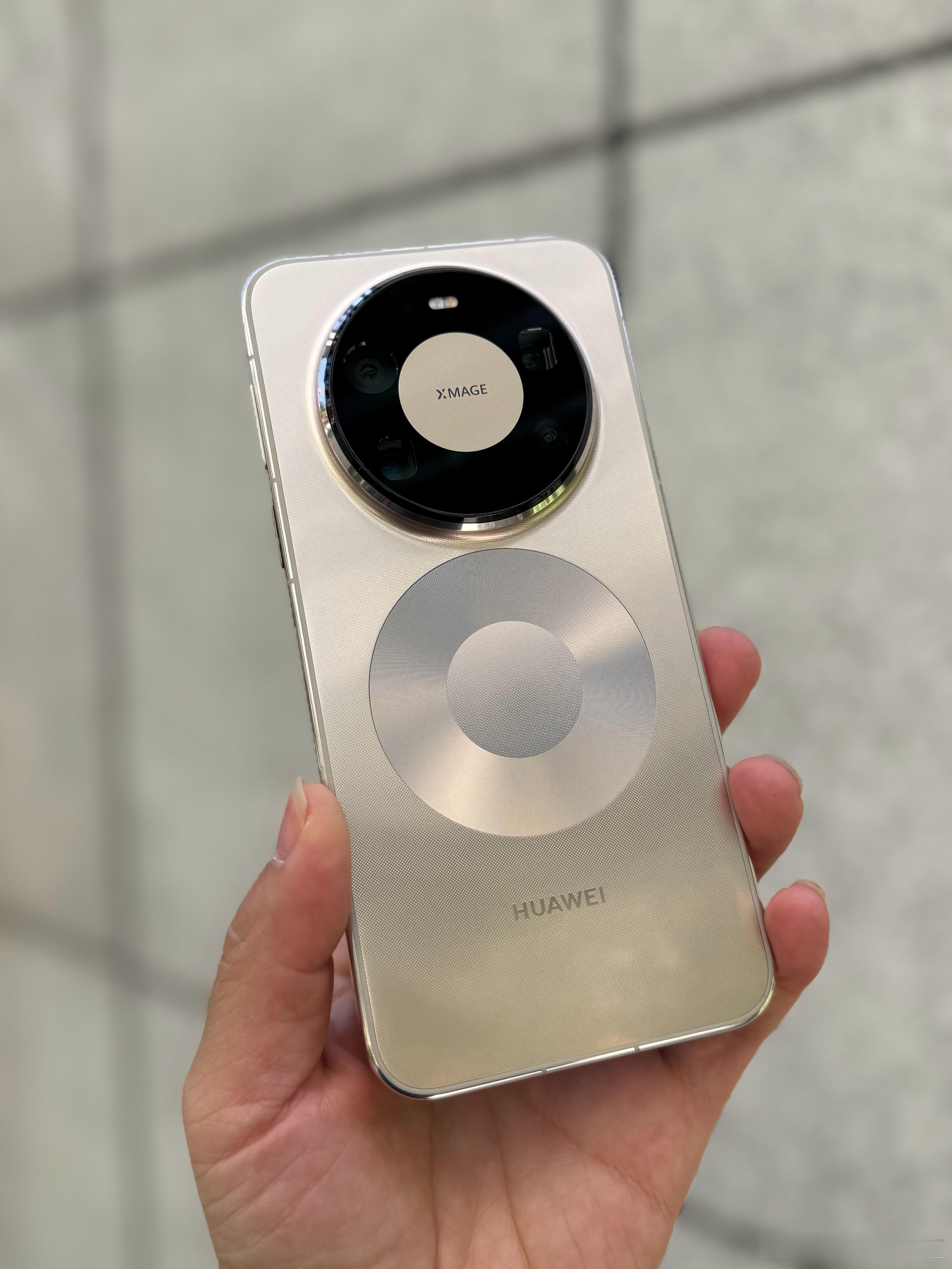 华为Mate80系列推出微泵液冷壳听说大家都在使用华为Mate80ProMax了