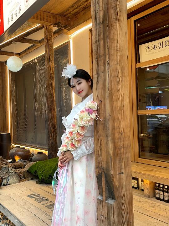 西塔吃烤肉📸0元拍的朝鲜公主🥳
