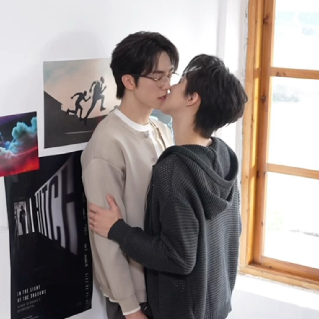 吃嘴子纯享版😇好萌的身高体型差 莲妹踮起脚尖轻轻琢吻😘 ​​​