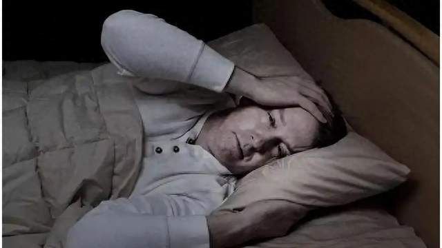 睡觉时总在凌晨3、4点醒来，医生直言:一般提示3大疾病，别忽视