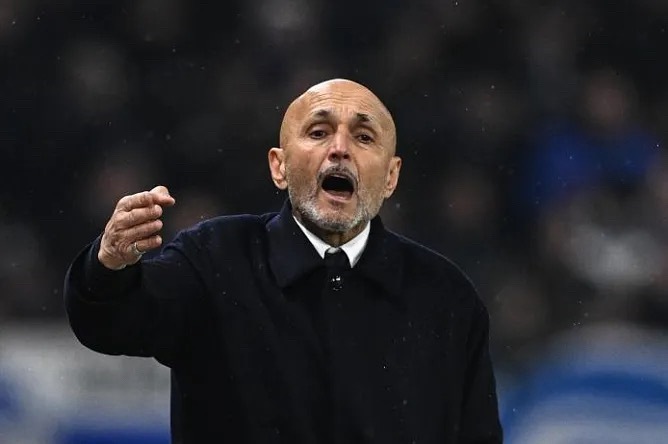 尤文图斯主教练卢西亚诺·斯帕莱蒂，在正式宣布与球队续约至2028年后数小时，受邀