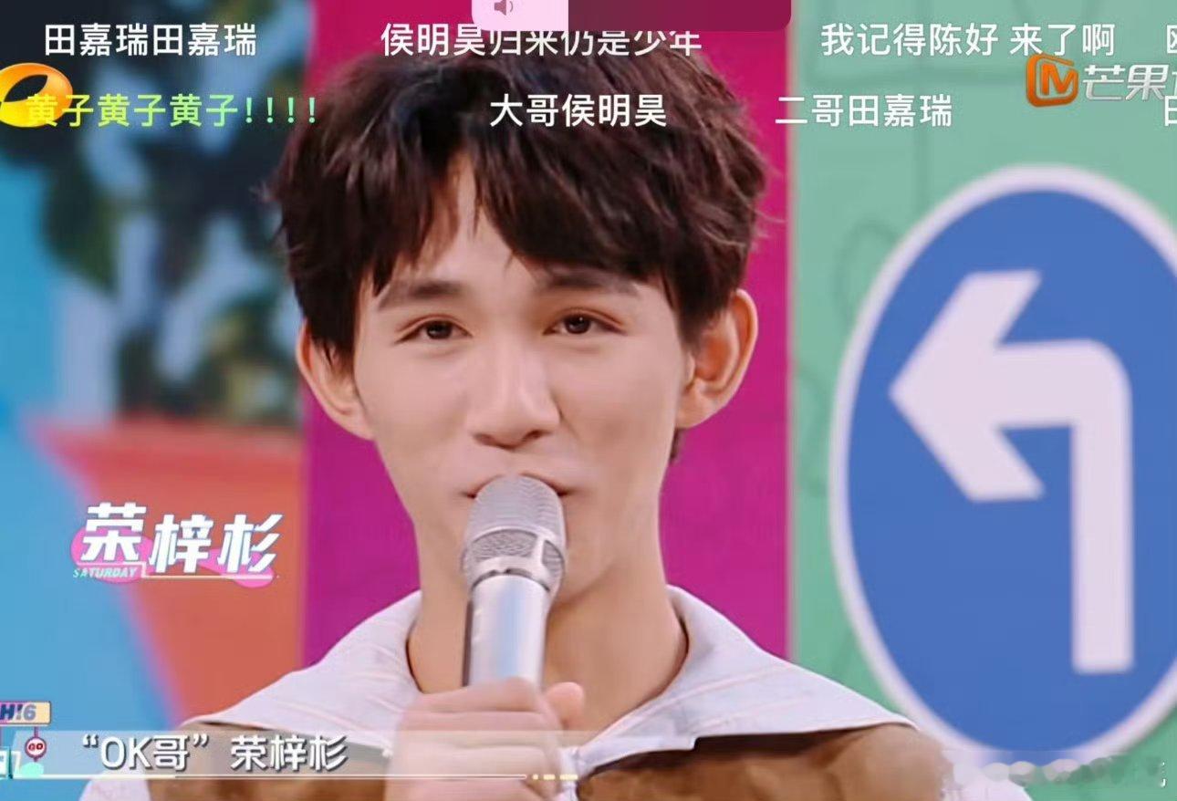 荣梓杉这双眼皮也太奇怪了 ​​​