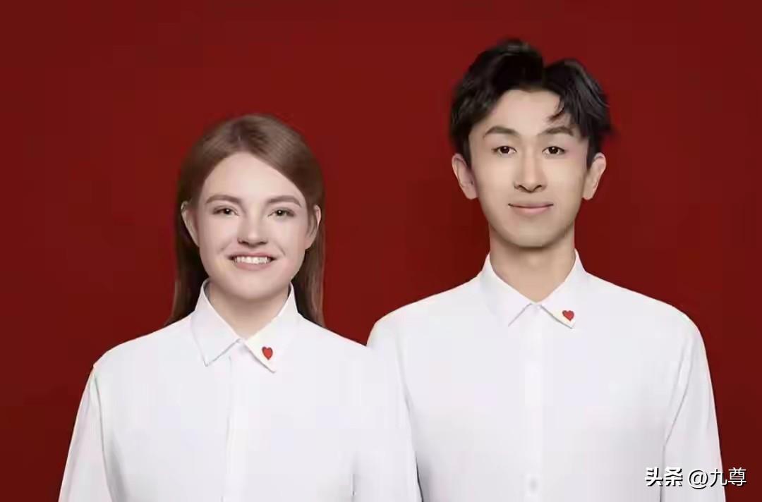 小伙因为没文化，所以找了个美国老婆，原因是小伙见到一个外国女孩，就想礼貌的打招呼