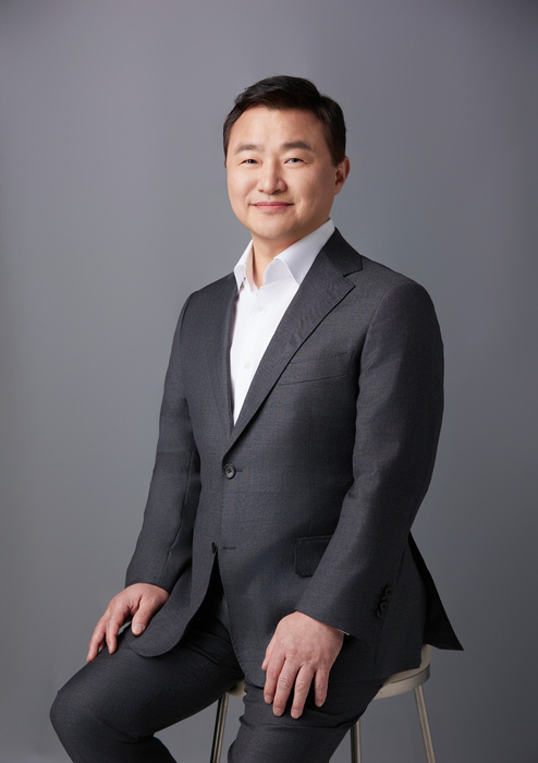 嘿嘿嘿，想让卢泰文下马，没门这不今日三星内部人事调整下来了：卢泰文的职务由 DX