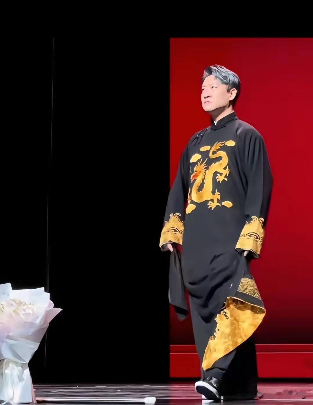 很多人都在说，属于郭德纲的高光阶段已经落幕，哪怕没有近期演出风波，也会慢慢迎来拐