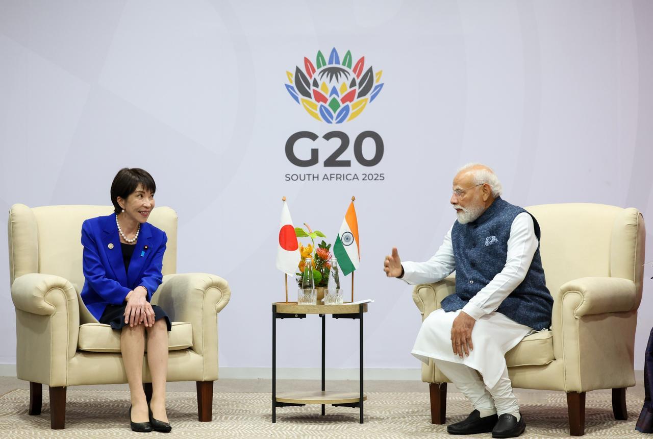 “微笑外交”还是“尬笑外交”热点现场高市早苗尬笑