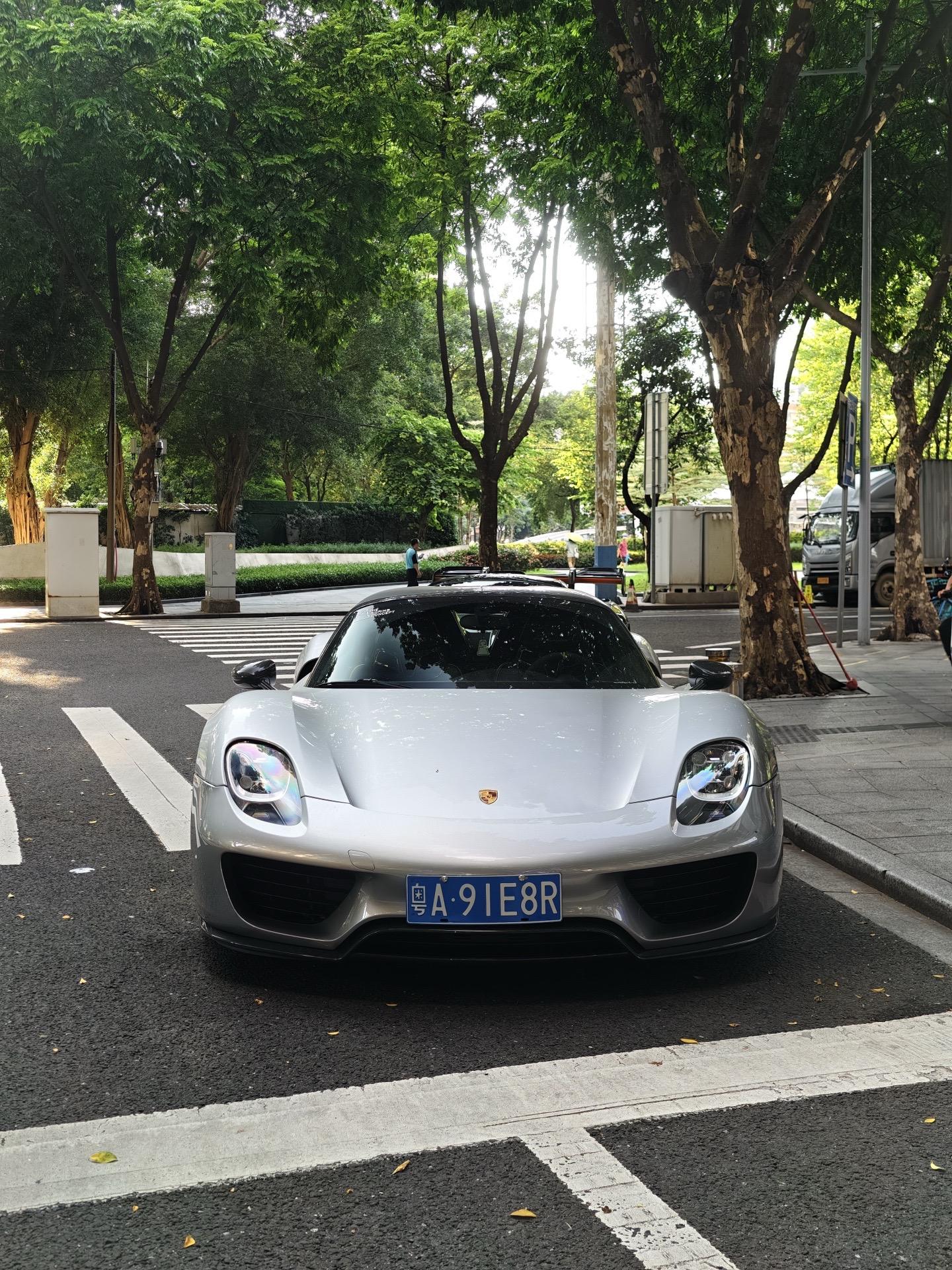 你曾出现在我热爱里，但最后只停留在我回忆里