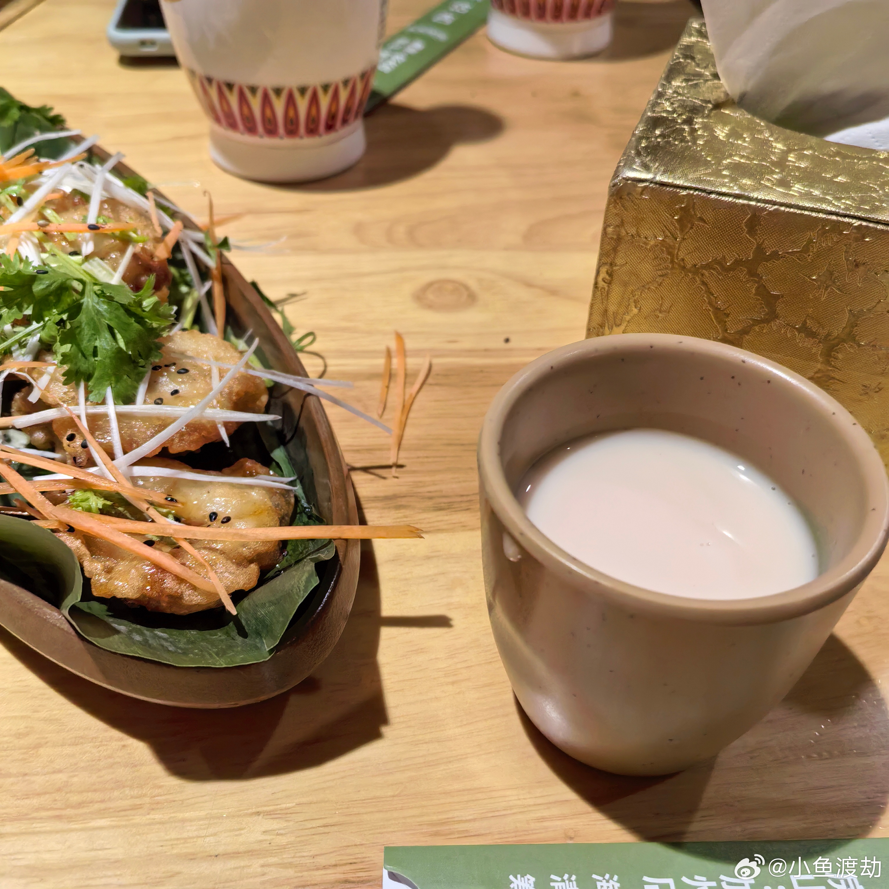 默认的联系人你的微信置顶有几个人。家人、同事、某个常聊的朋友。可有一天你半夜醒来