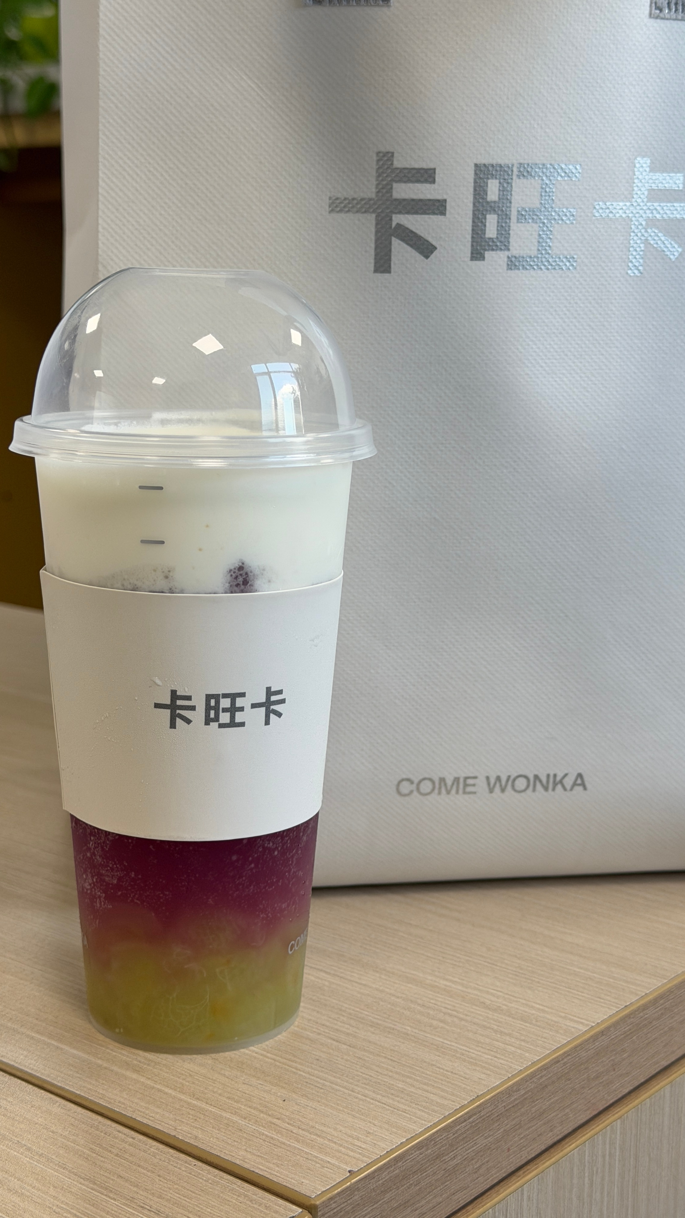 一来办公室就收到投喂✌🏻准备迎接美妙的周末😻 
