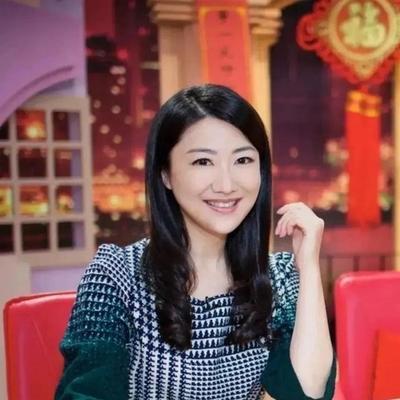 2008年，土豆网老板王微婚内出轨芭蕾舞者谭元元，回家逼老婆杨蕾签字离婚，杨蕾没