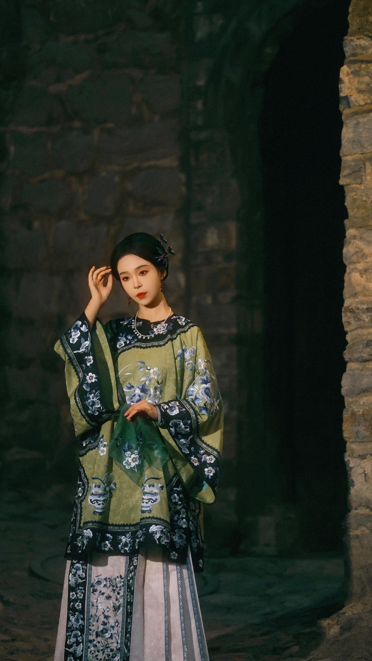 感觉暗调环境的图更高级！石家庄约拍 清汉女 东方美学 氛围感