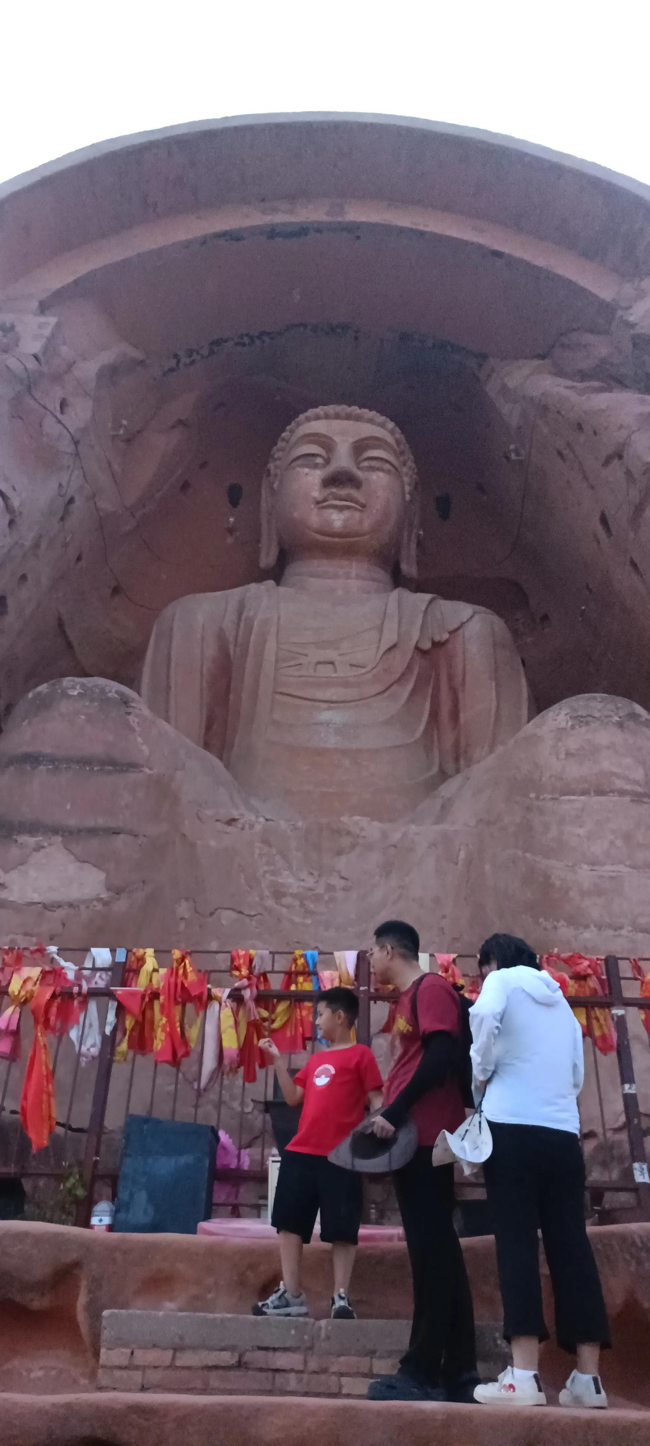 宁夏固原须弥山。
“萧关逢候骑，都护在燕然”的萧关即在今天的固原。景区不算大，两