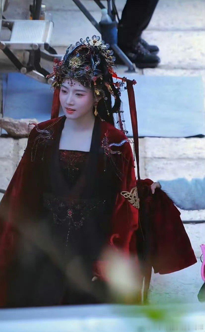 卢昱晓新剧造型，是不是到了应该做好身材管理，注重个人仪态的时候了[疑问] 