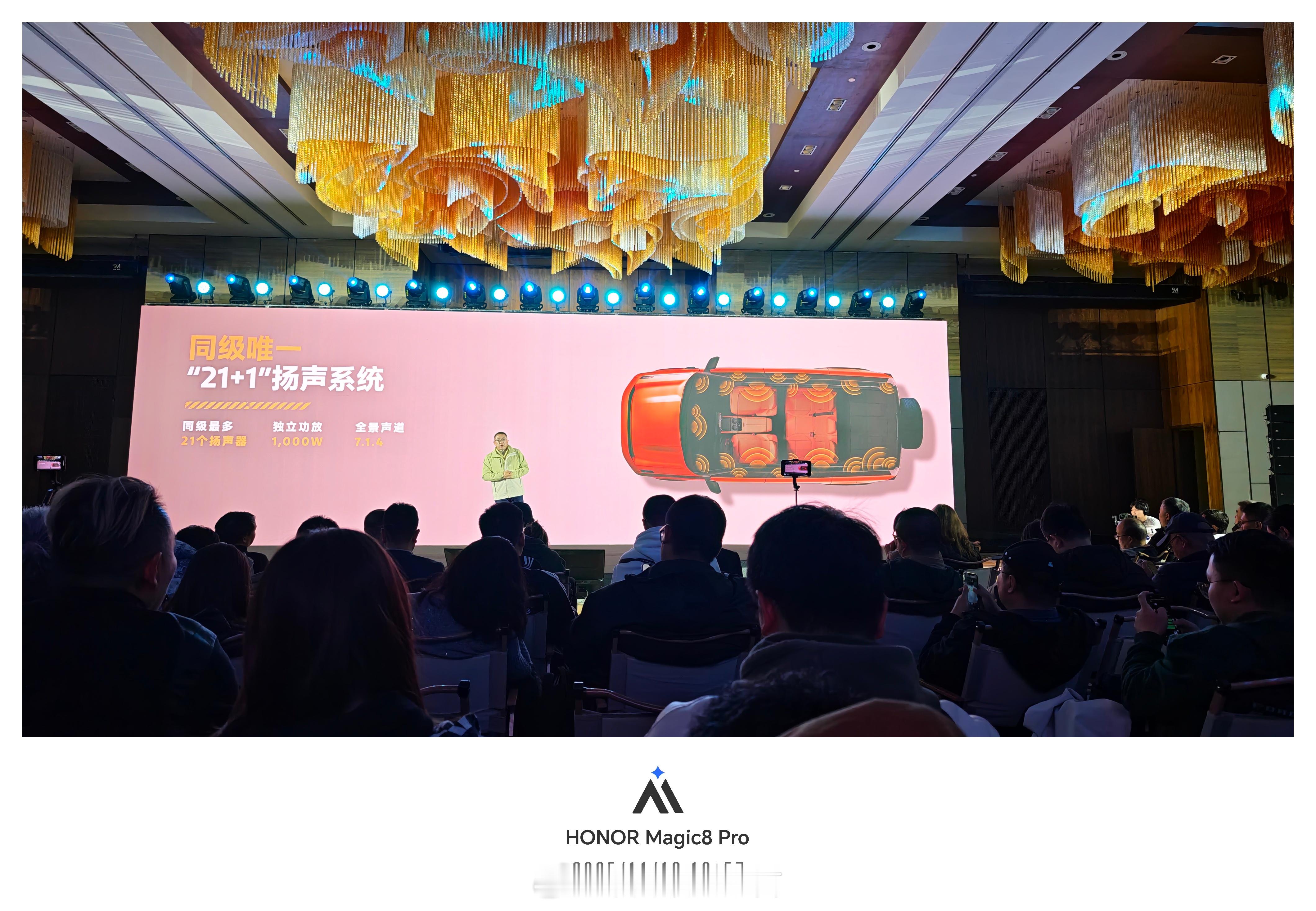 硬派越野也要智能化、也要娱乐，也要超大HUD，很多个唯一的配置，还有一些美好的回