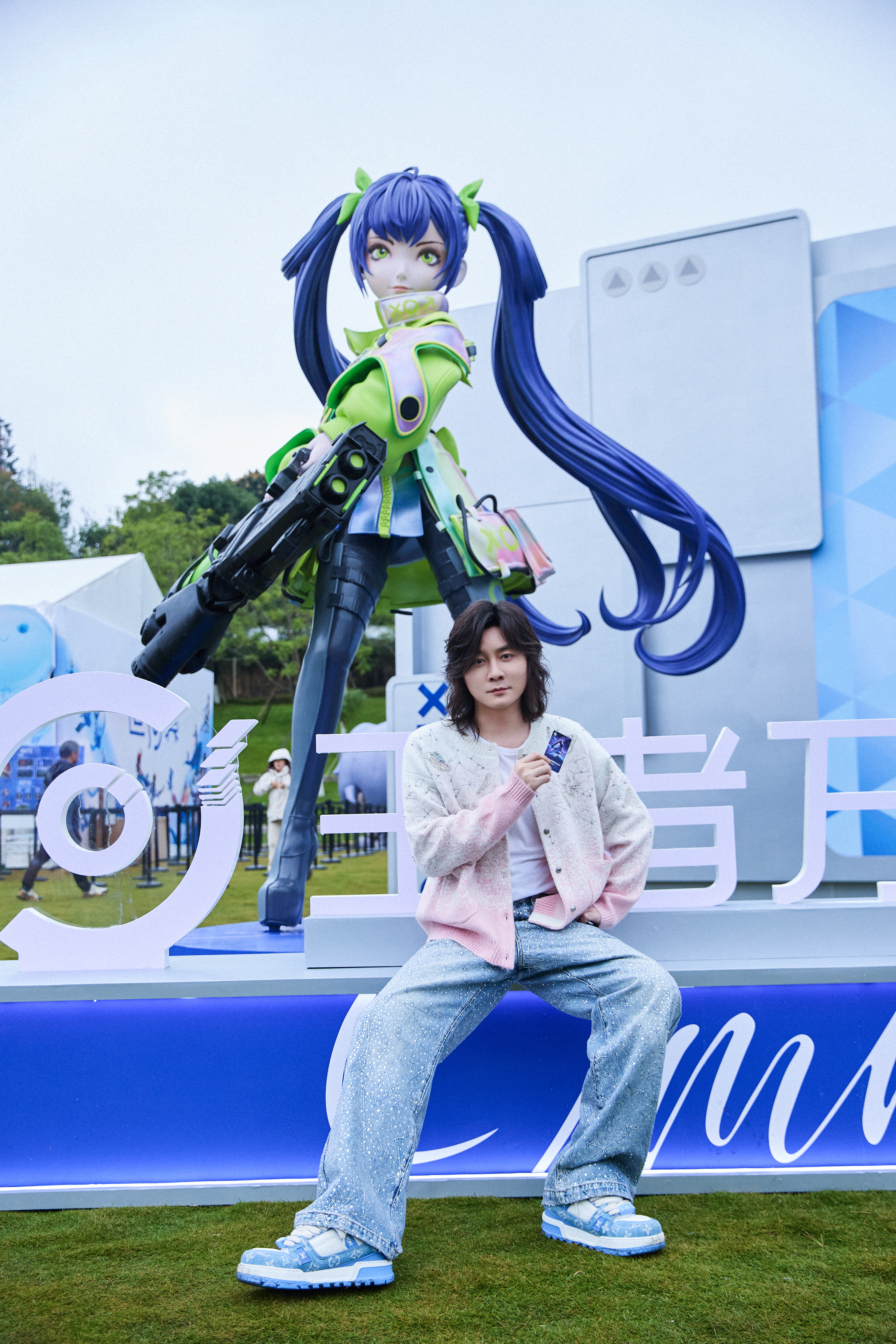 来成都给我的小王过生日啦！🎂记得来这里打卡呦！这是我们的十年，这是我们的荣耀庆