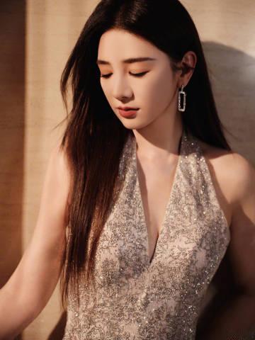 好奇怪，黄奕的前夫黄毅清跑哪里去了？以前黄毅清一直在网上非常活跃，还经常爆黄奕的