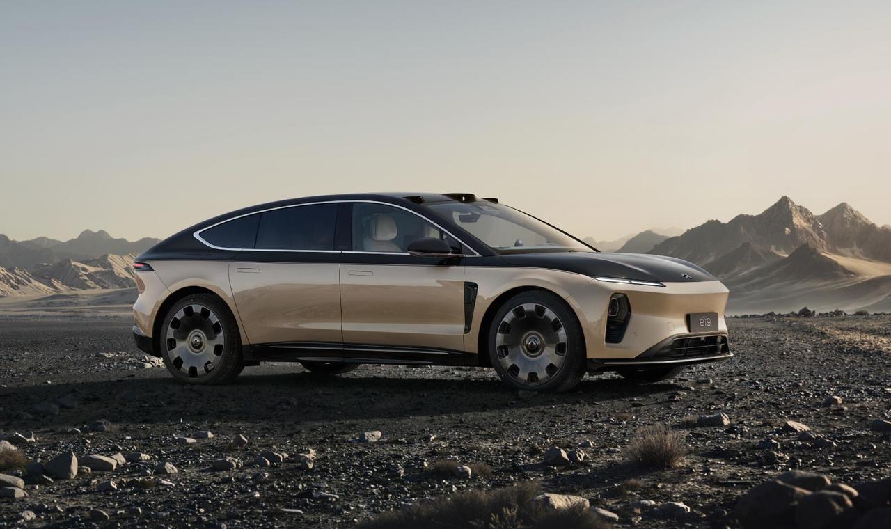 ET9对比尊界，差在哪？

蔚来ET9这次推出两款限量版车型，价格区间在80万级