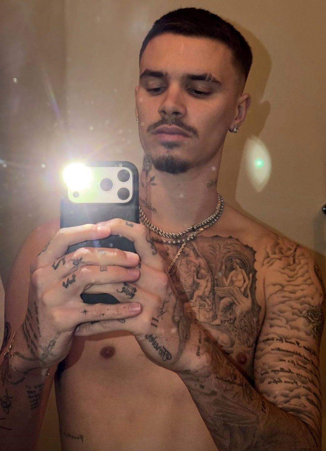 维多利亚和大卫·贝克汉姆的儿子罗密欧（23岁）新的自拍📸