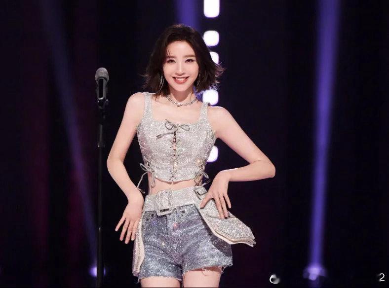 We ride the wind and waves all the way.我