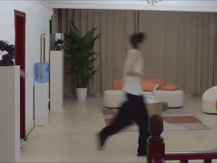 为何他跑姿如此诡异但我还是觉得身材比例太好了长腿窄腰翘臀的 