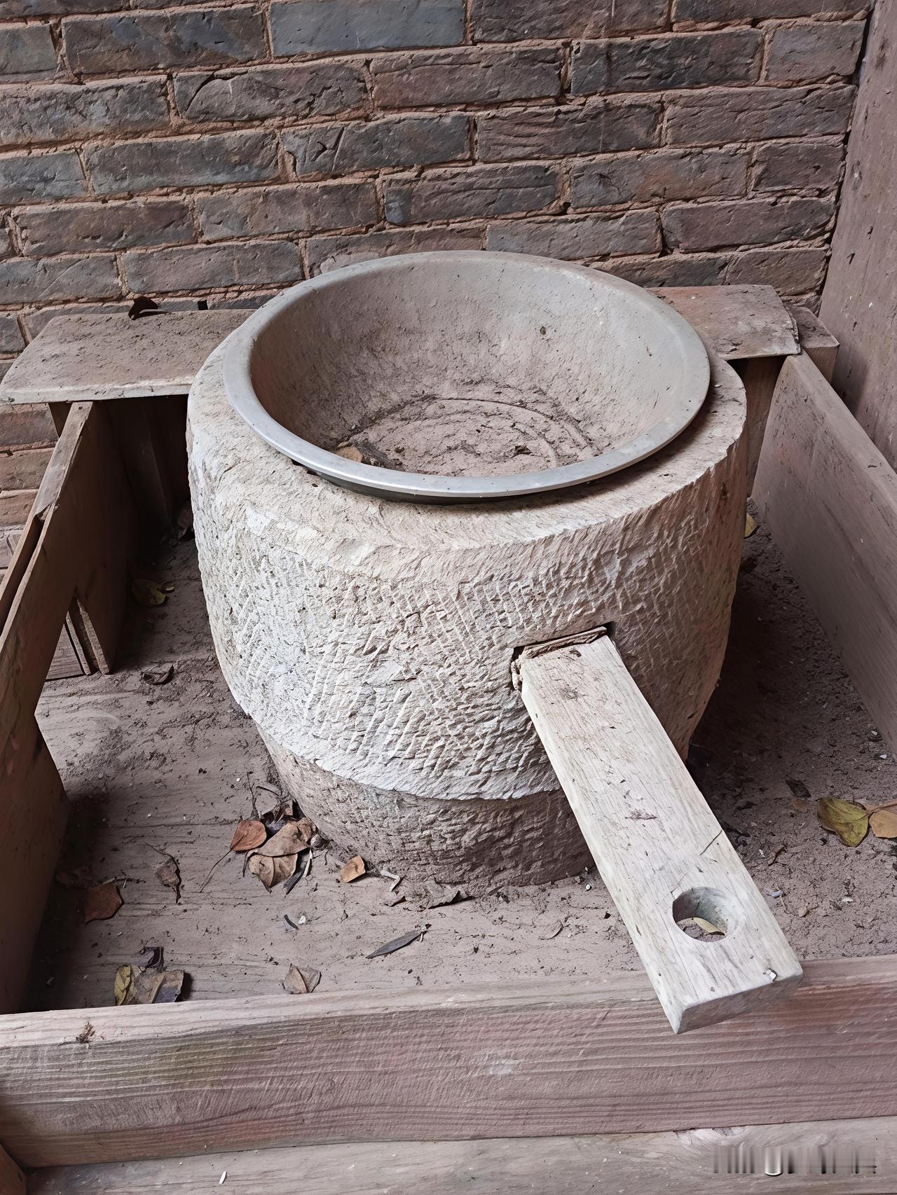 藏在老屋里的老物件，问了400多人没人认识它，这个老物件至少有几百年历史的吧？问