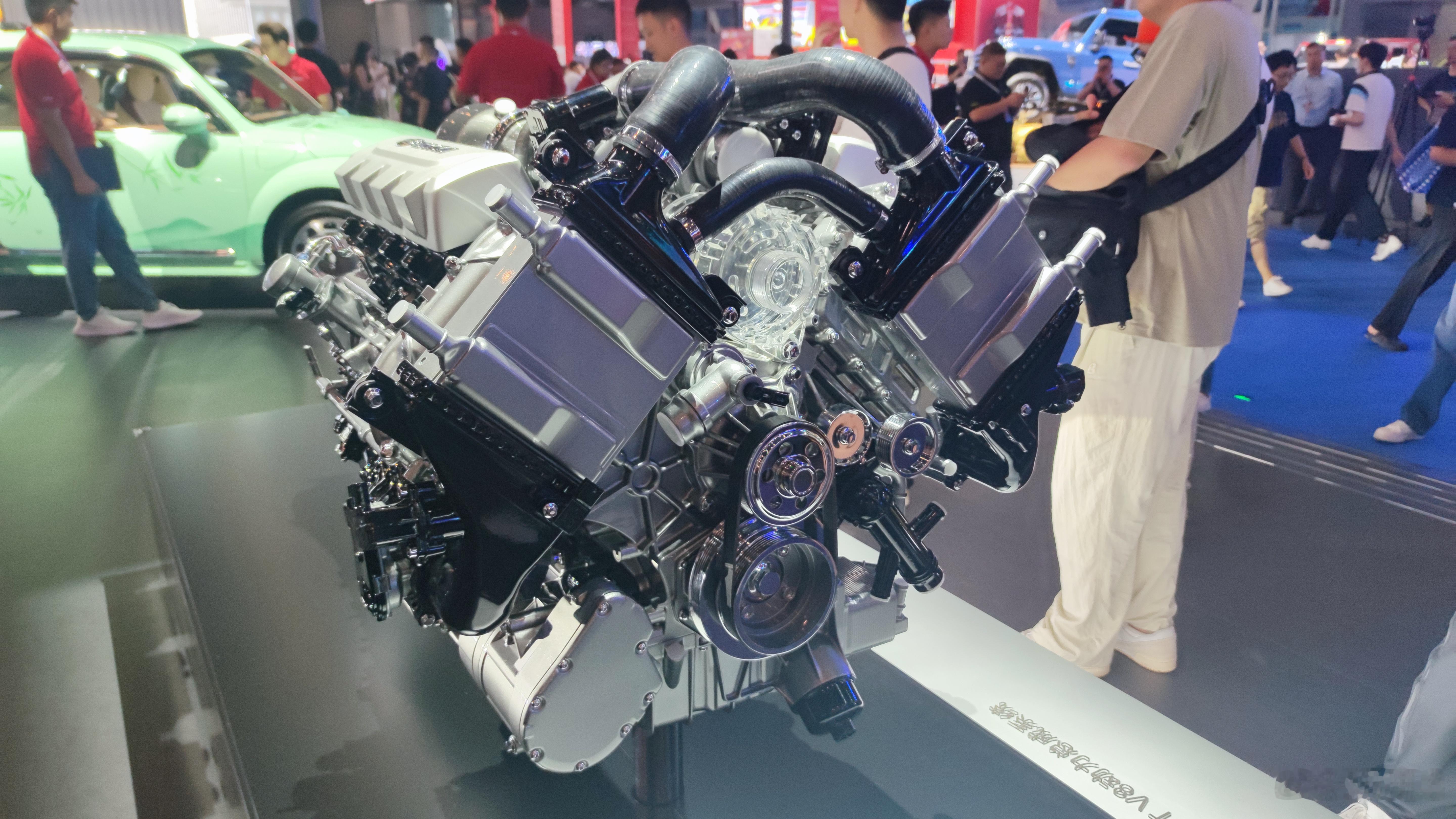 2025成都车展 长城的4.0T V8演示模型，90°夹角+十字曲轴，这基础设计