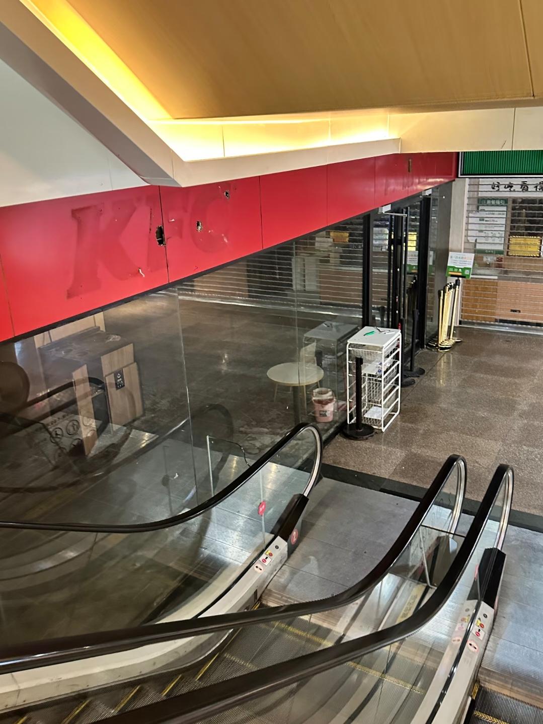 热心街坊报料
广州购书中心的肯德基居然停业了！

街坊说
这是充满回忆的一家肯德