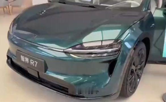 老爸送了我一辆智界R7，恭喜我成为鸿蒙智行车主我买车啦！
