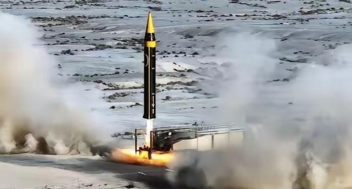 伊朗自从打出4000公里导弹之后，特朗普就坐不住了，赶紧提出要谈判，否则中东欧洲