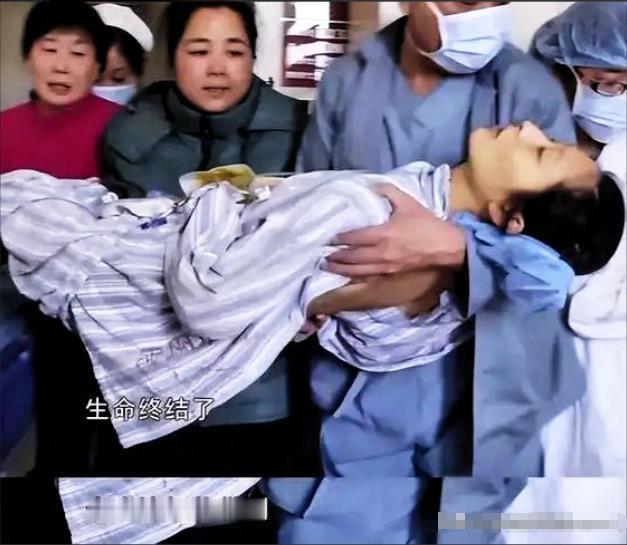 28岁研一女生怀孕七个月查出肝癌，丈夫砸锅卖铁凑齐180万救命钱要给她化疗，她却