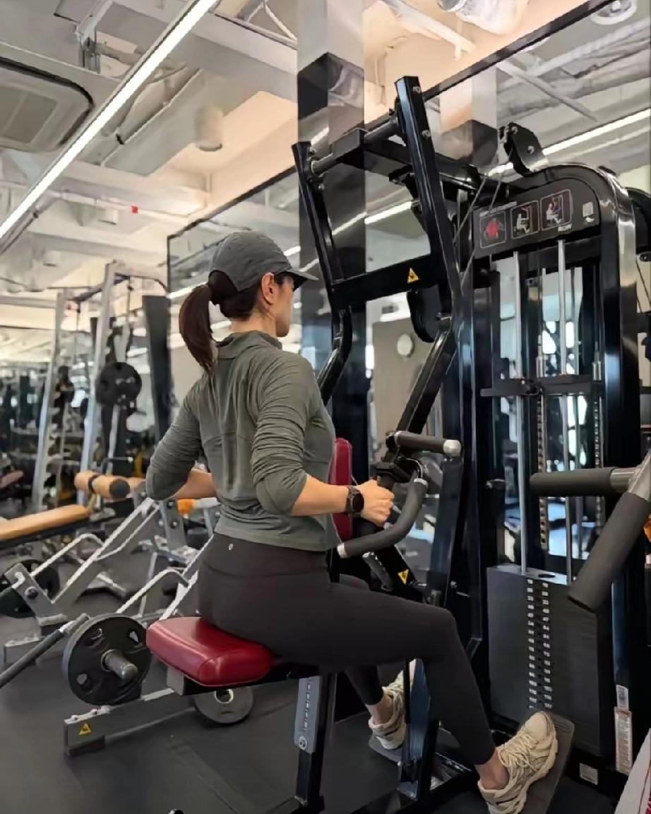 朱亚文老婆沈佳妮晒健身照！素颜出镜状态绝了，真实不做作太圈粉
 
    4月2