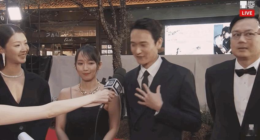 东京电影节开幕红毯 电影《双囍》剧组亮相东京电影节开幕红毯，刘冠廷、余香凝与吉冈