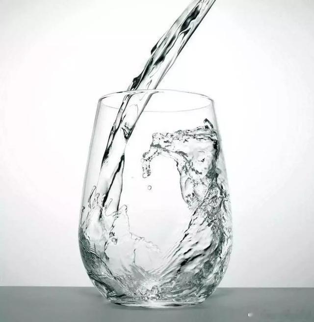 原来矿泉水可以喝出是尖水和圆水同样是矿泉水，确实能喝出不一样的味道，好早之前一块