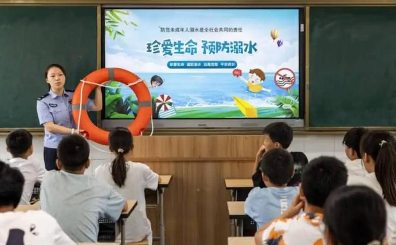 广西打响了第一枪，全国教师为此欢欣鼓舞，家长也鼓掌赞成。

日前，广西出台文件明