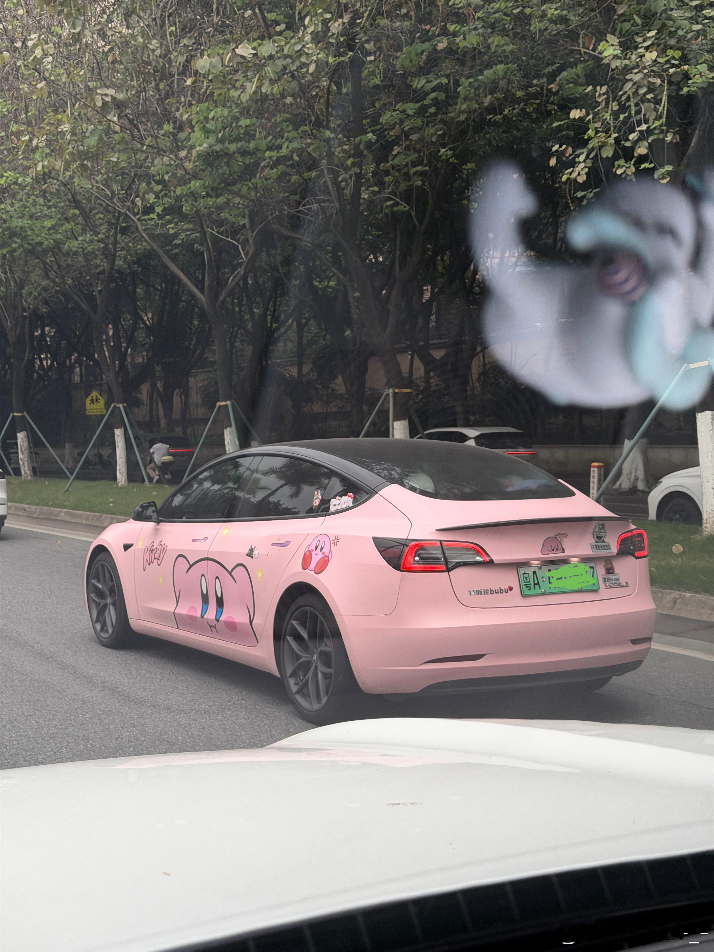 我闺蜜的车好粉嫩哈哈我的闺蜜们都是跟着我买车的哈哈哈哈我买哪个她们就买哪个。欧尼