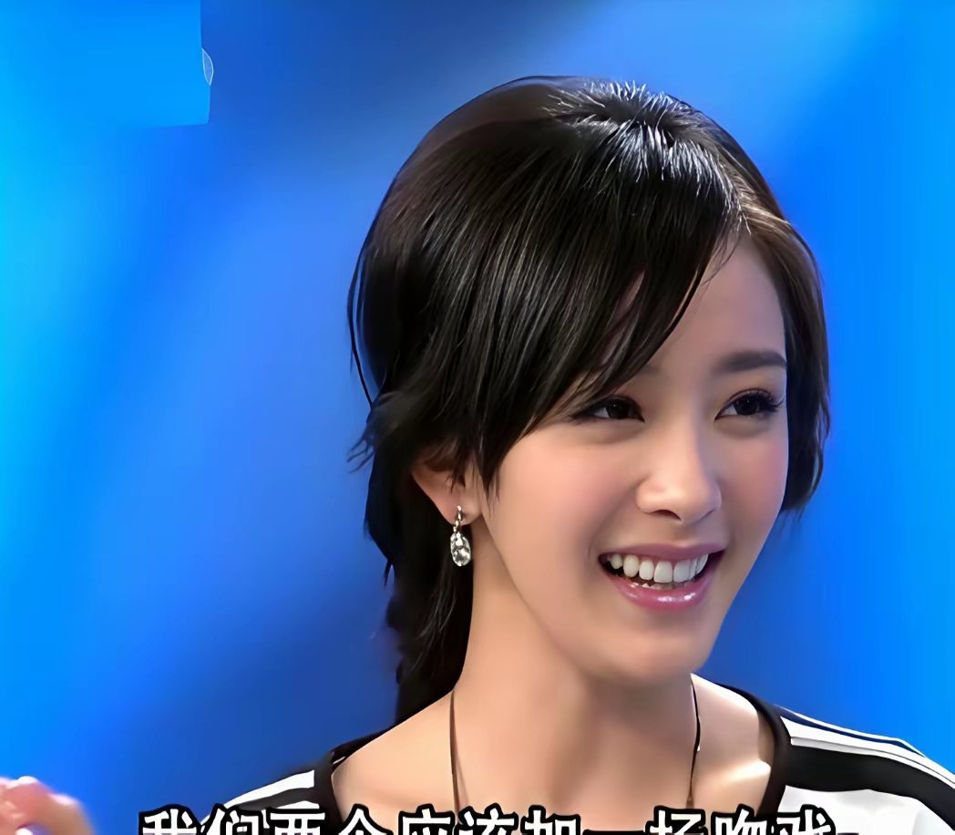 大家有没有感觉，杨幂这人越看越不对劲？都39岁了，凭《生万物》和孙俪同台拿下“年