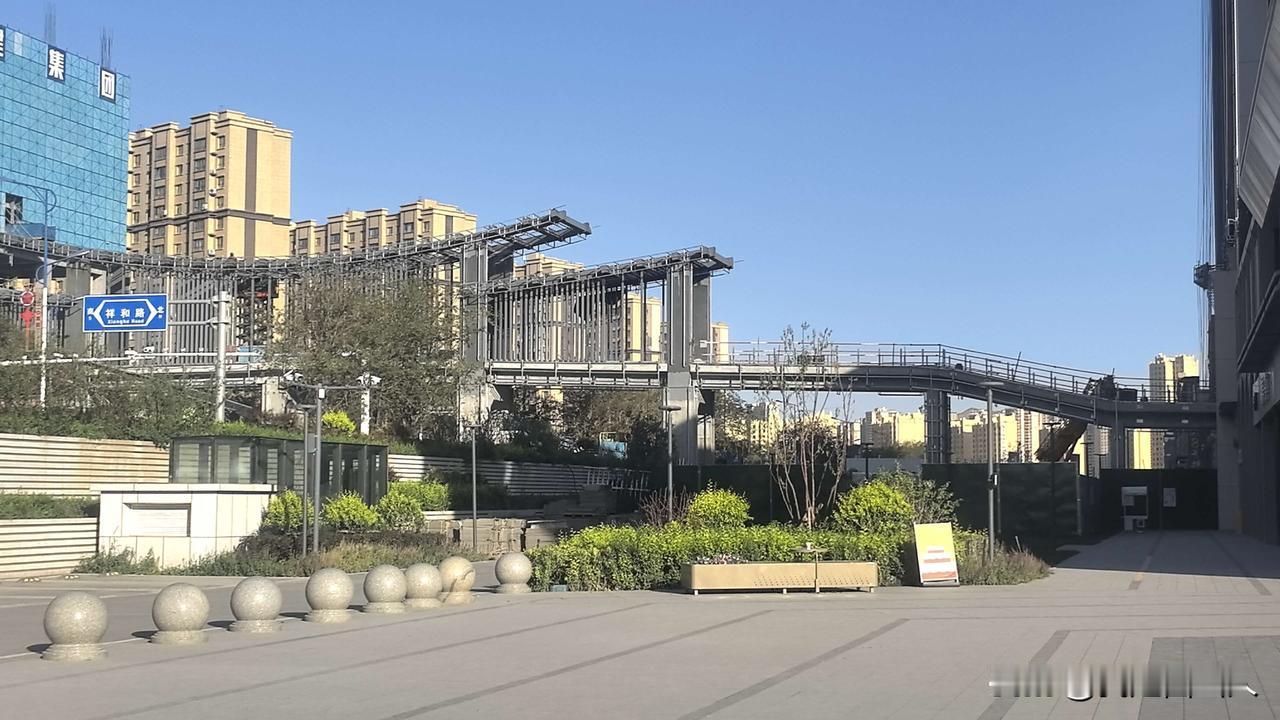 实拍紫金天桥最新进展！方案大调整，变身商业连廊直接打通两侧商圈
 
    紫金
