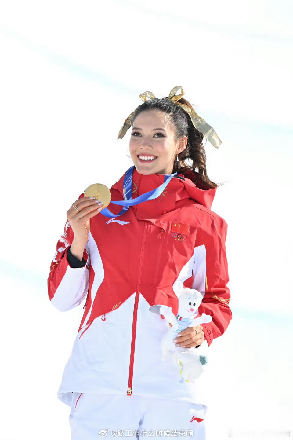 🙌🏻谷爱凌发博晒金牌🥇奖牌➕1继续➕1 