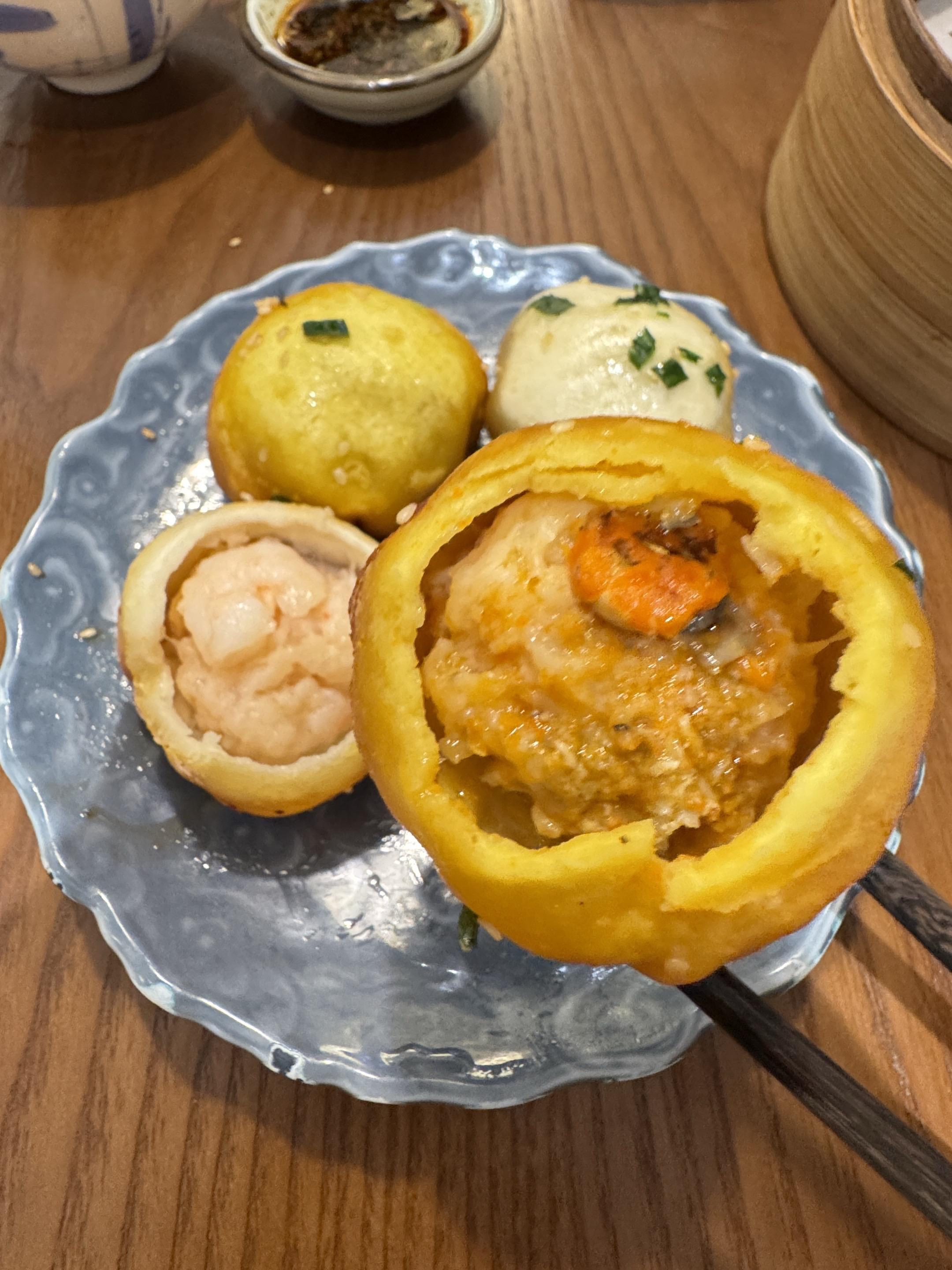 来苏州怎么能不吃鑫震源！！！咸香流油的蛋黄芝士烧麦、鲜掉眉毛的大虾、鲜...