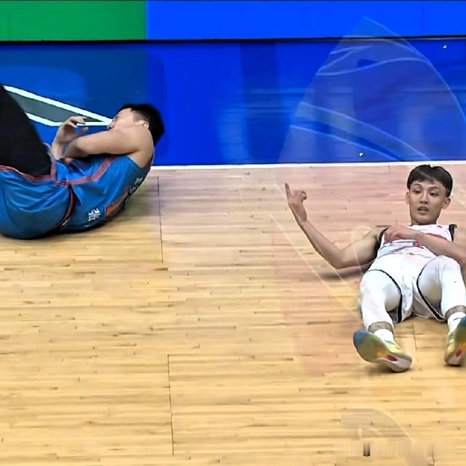 不比不知道！四川小将段瑞琪比徐杰表现抢眼，191控卫，突破能力强，防守有身体，杜