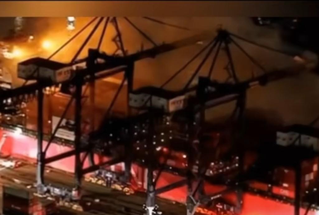 东京到洛杉矶的货船，怎么就炸了呢！
1月7号凌晨，砰的一声巨响，东京开往洛杉矶的