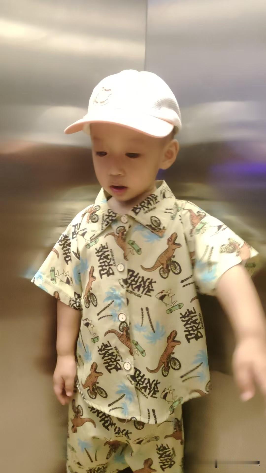 想小宝了，刚给打了个视频，听小宝说话好搞笑，还会用然后这个词了。

好几天没有和