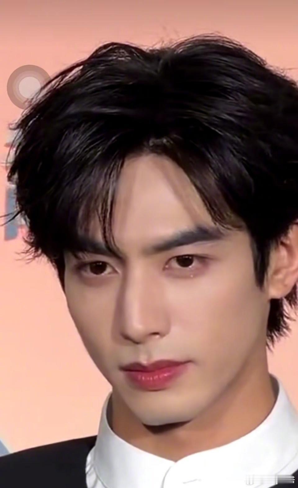 宋威龙眼里有泪宋威龙也有点不舍宋威龙的眼睛里也有泪！！！宋威龙