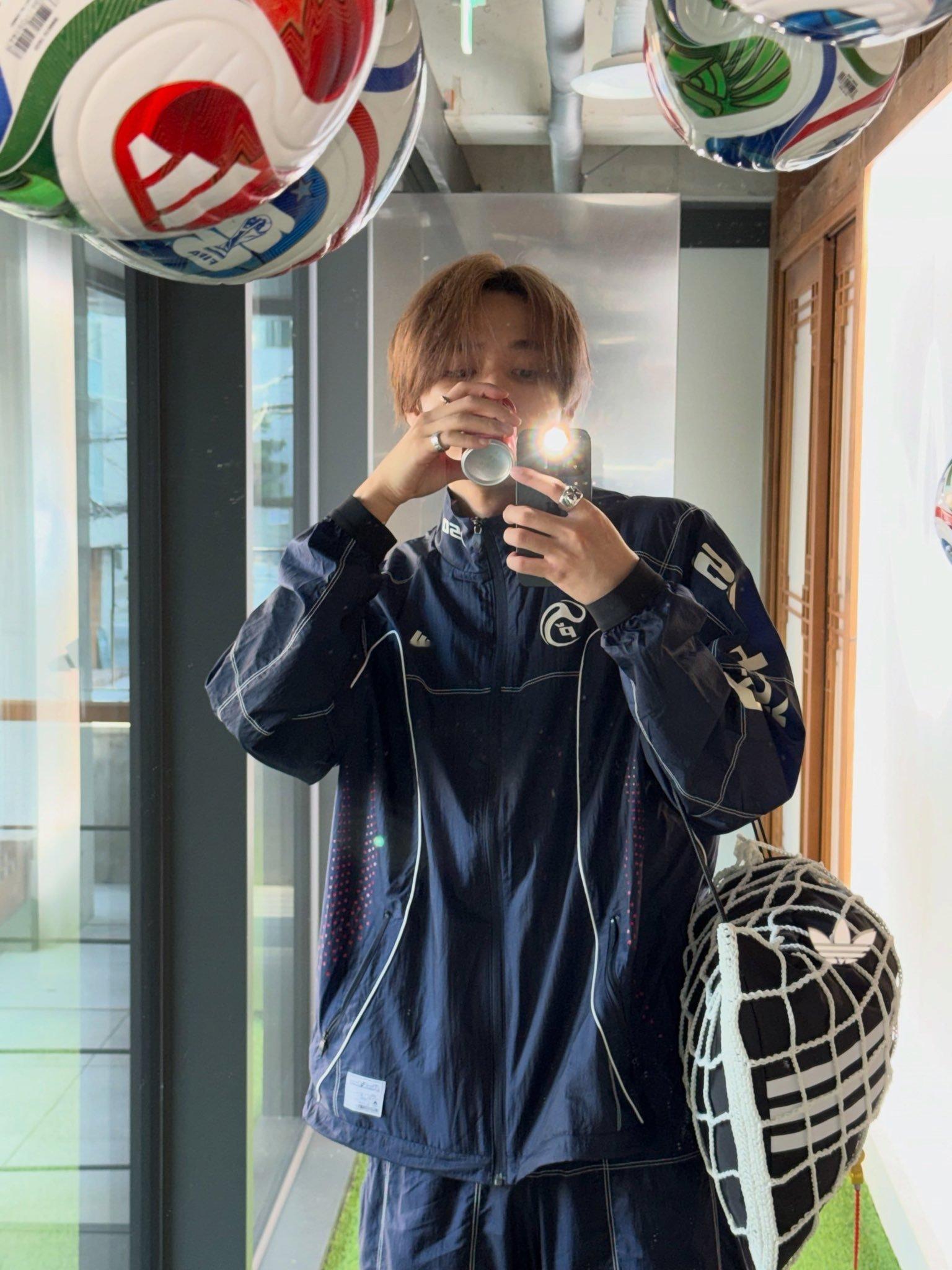 ：是阿迪男是足球队学长是我为之欢呼呐喊加油的tbz19号 