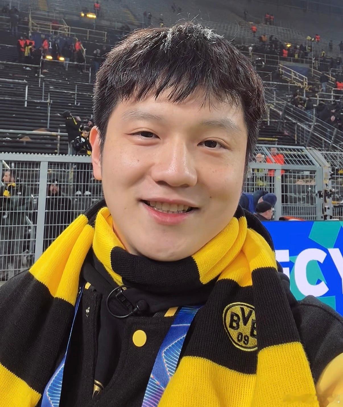 赛场外的樊振东原来赛场外的樊振东这么会玩！骑车、打网球、棒球、钓鱼样样涉猎，卸下