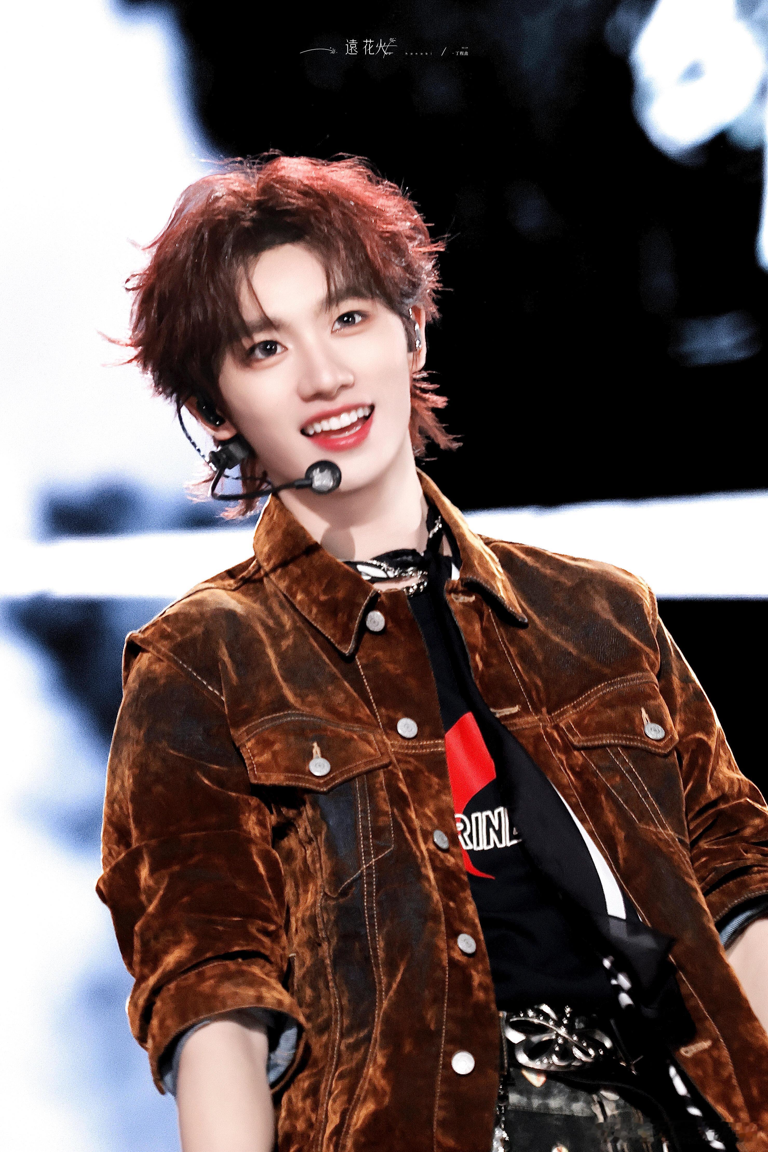 丁程鑫紧急撤回一个表情包 不轻易认输的小丁！哪怕被指压板刺痛难忍，表情短暂失控后