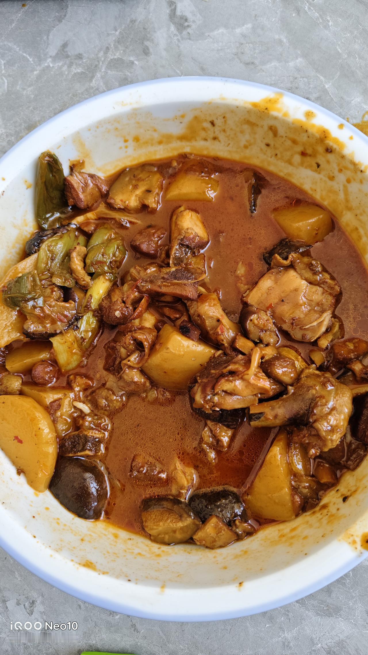 简单几道菜，凑一桌烟火气，平平淡淡，吃得安心又满足✨
 
今日餐桌分享
 
- 